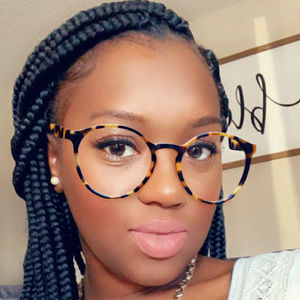 Meet your Posher, Danielle